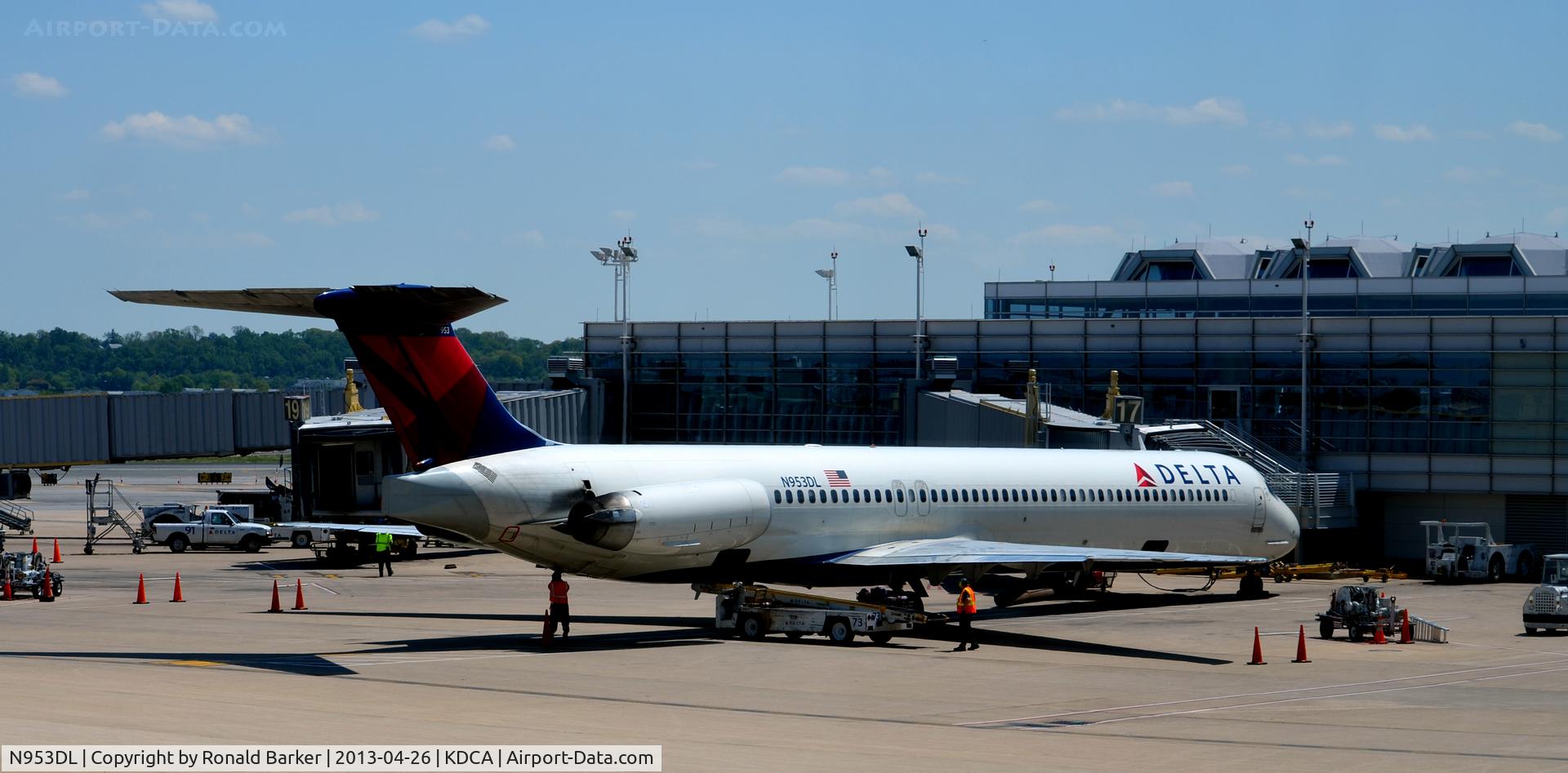 N953DL, 1990 McDonnell Douglas MD-88 C/N 49884, DCA VA