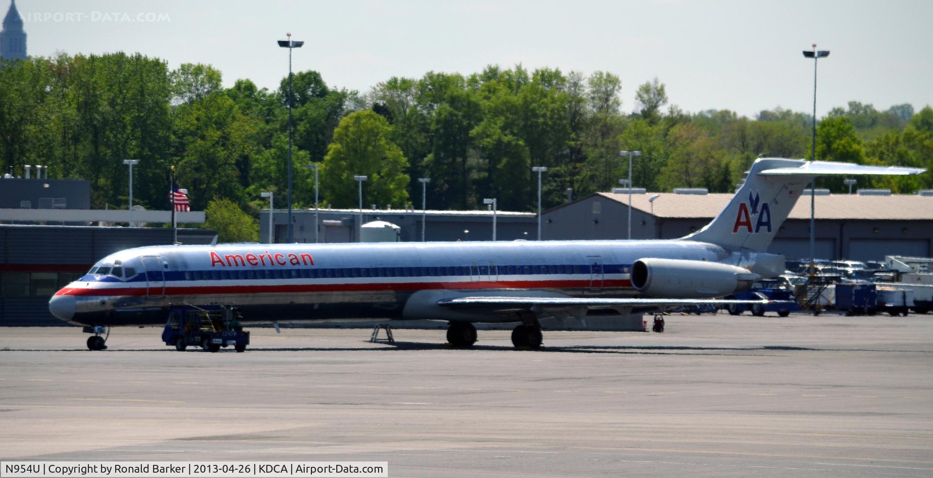 N954U, 1987 McDonnell Douglas MD-82 (DC-9-82) C/N 49426, DCA VA