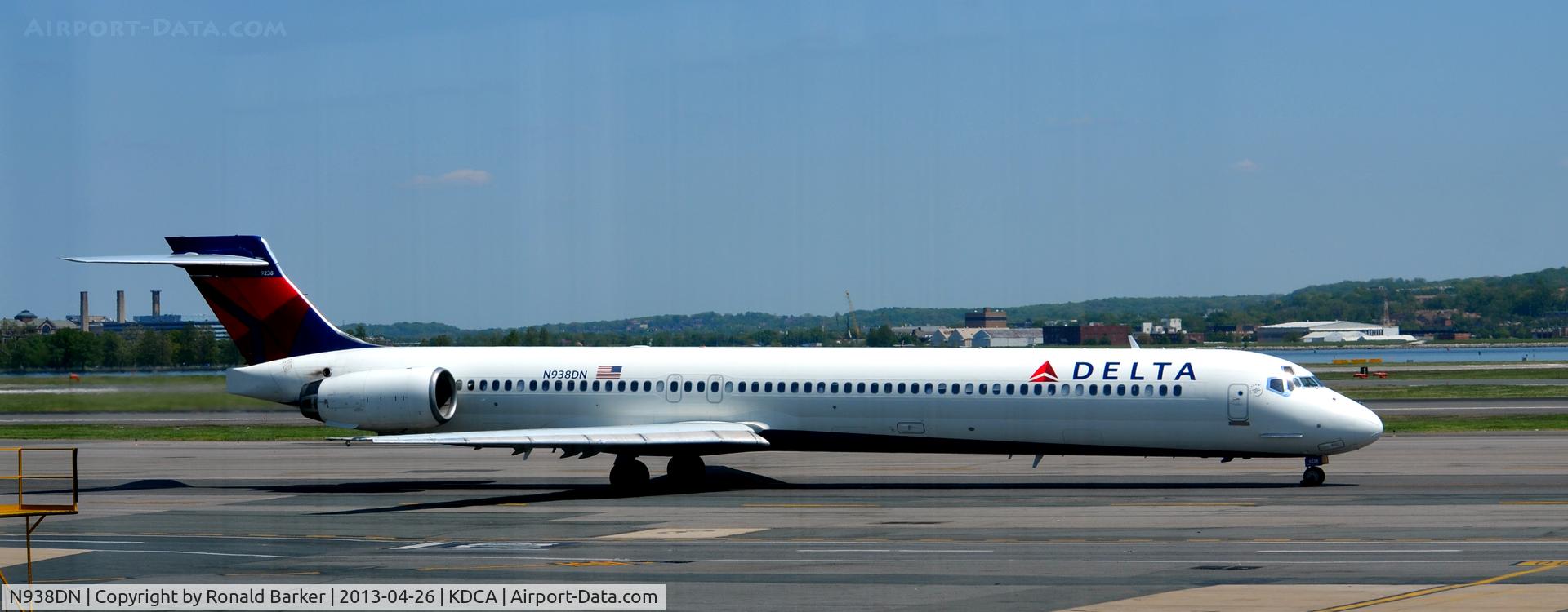 N938DN, 1995 McDonnell Douglas MD-90-30 C/N 53353, Taxi DCA