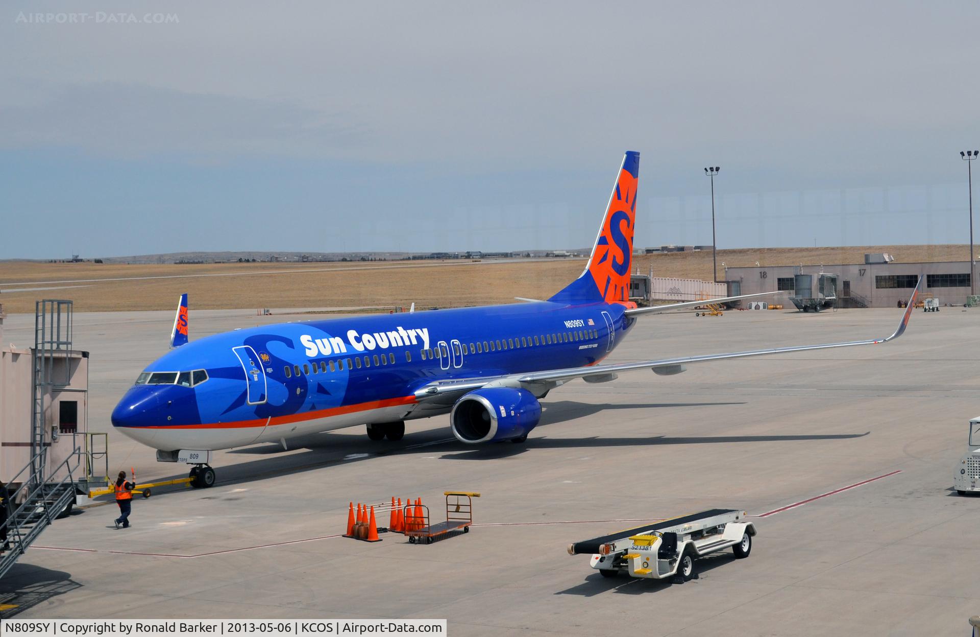 N809SY, 2005 Boeing 737-8Q8 C/N 30683, Taxi COS