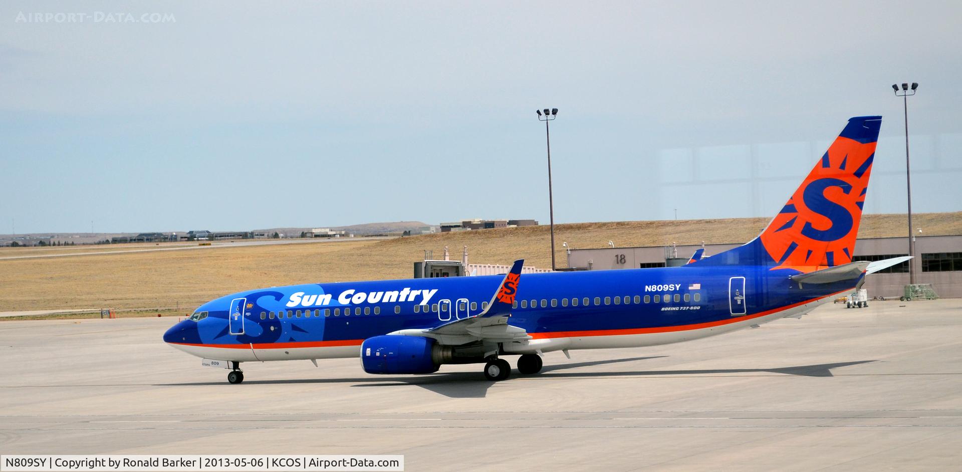 N809SY, 2005 Boeing 737-8Q8 C/N 30683, Taxi COS
