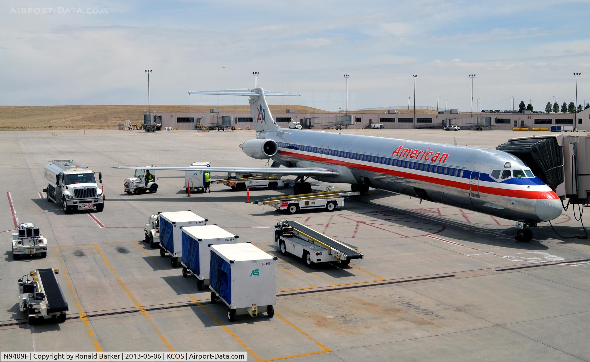 N9409F, 1992 McDonnell Douglas MD-83 (DC-9-83) C/N 53121, The Springs