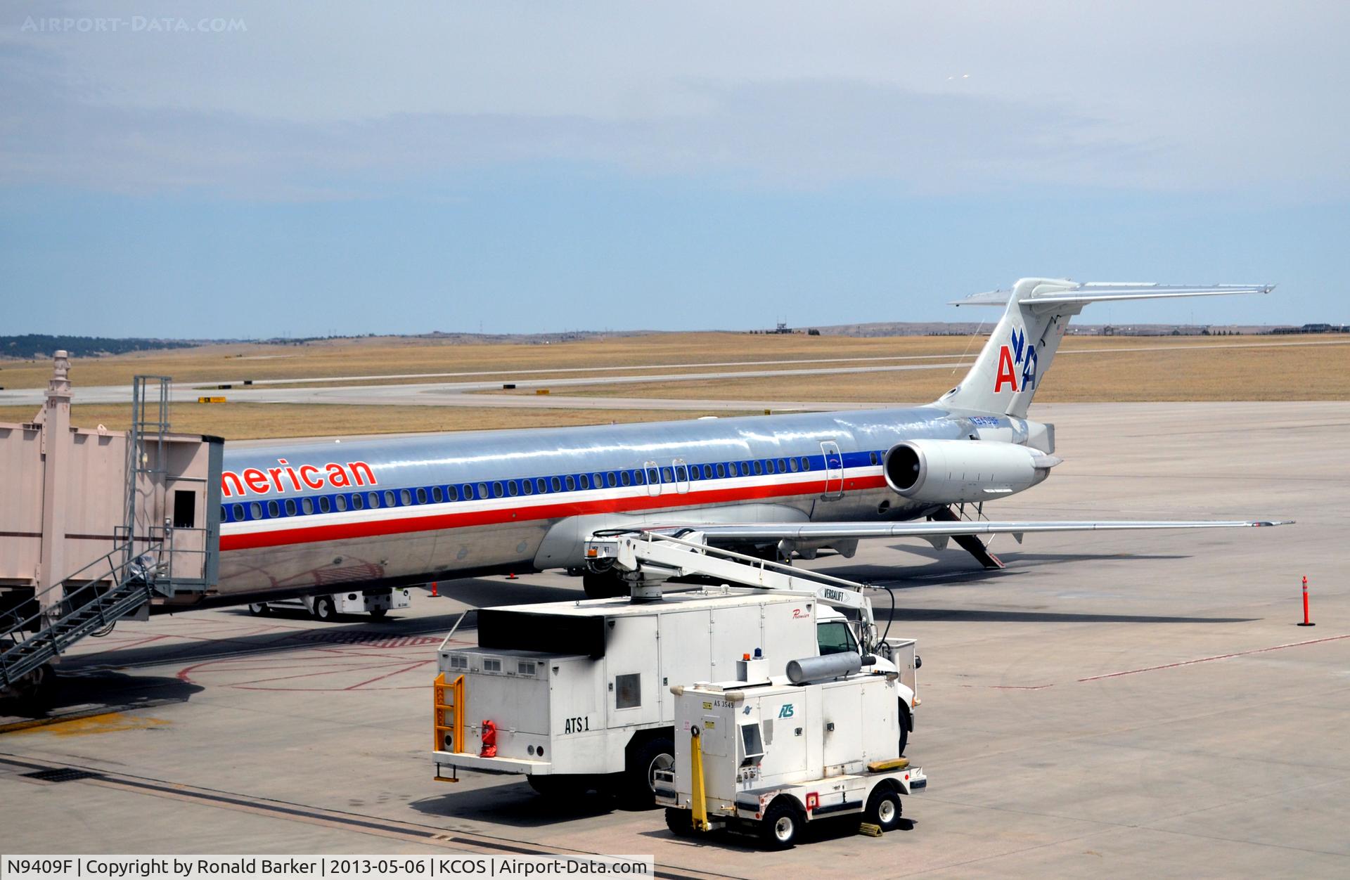 N9409F, 1992 McDonnell Douglas MD-83 (DC-9-83) C/N 53121, The Springs