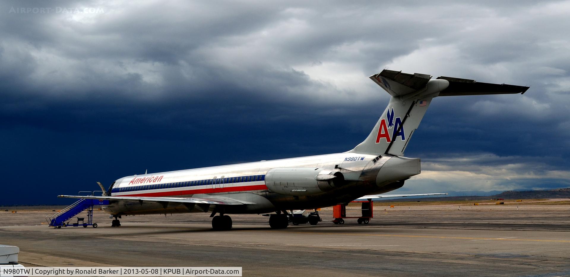 N980TW, 1999 McDonnell Douglas MD-83 (DC-9-83) C/N 53630, American Flight 880 diverted into Pueblo with 110 passengers due to a 