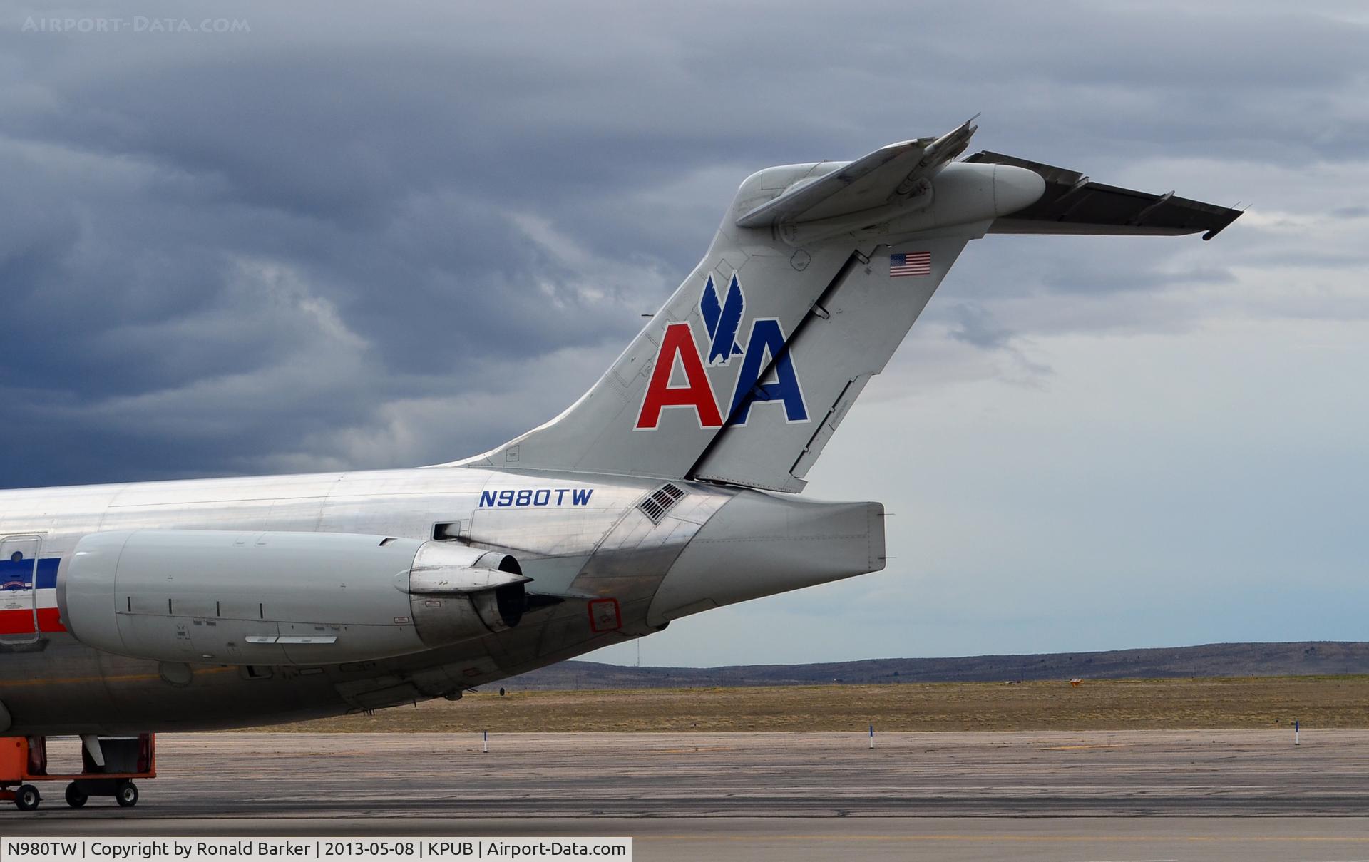 N980TW, 1999 McDonnell Douglas MD-83 (DC-9-83) C/N 53630, AA 880 DIA to DFW after its divert to PUB
