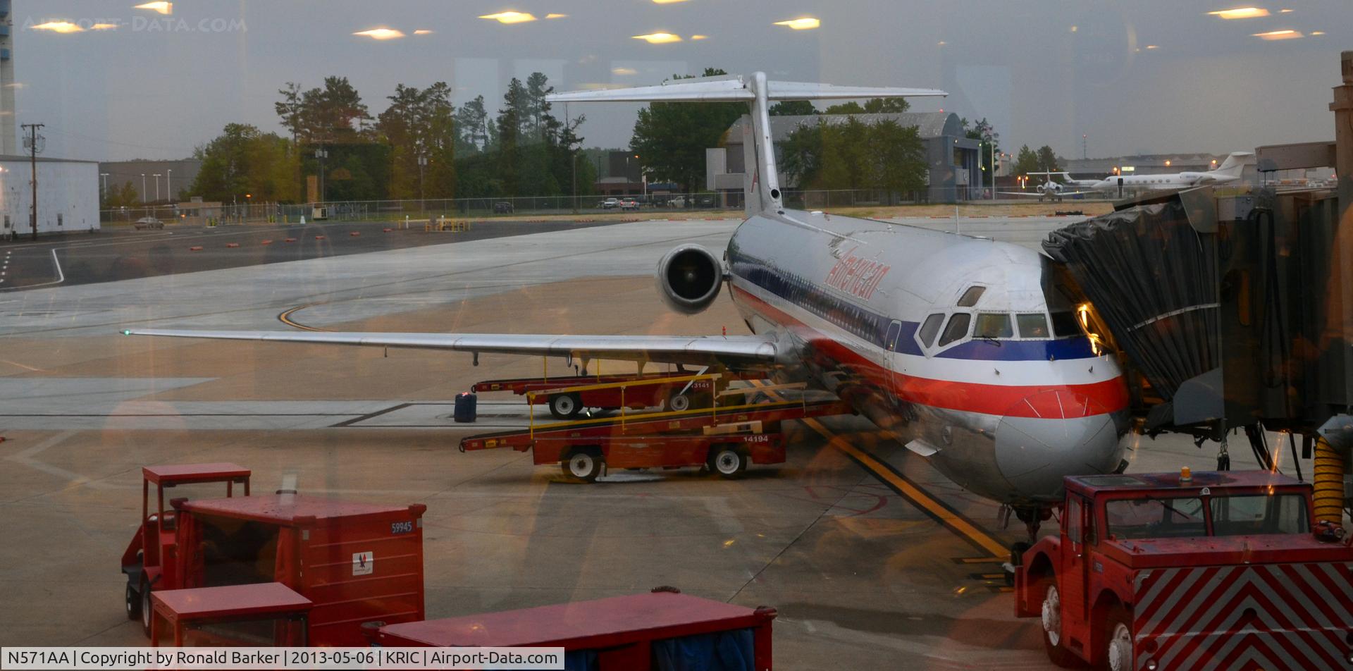 N571AA, 1987 McDonnell Douglas MD-83 (DC-9-83) C/N 49353, Richmond
