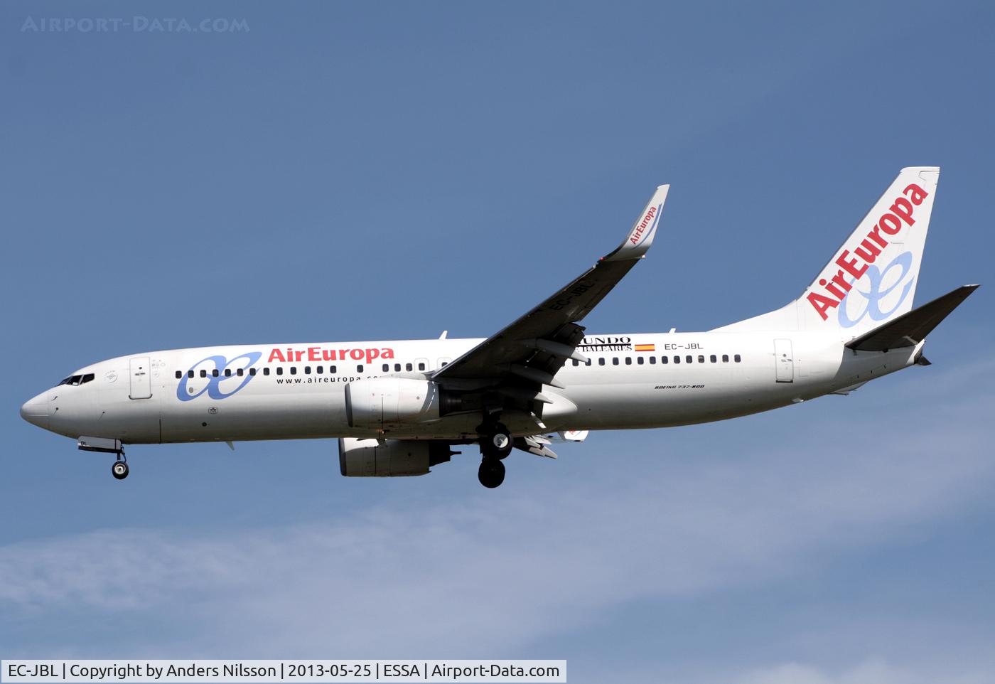 EC-JBL, 2004 Boeing 737-85P C/N 33974, On final approach for 01L.