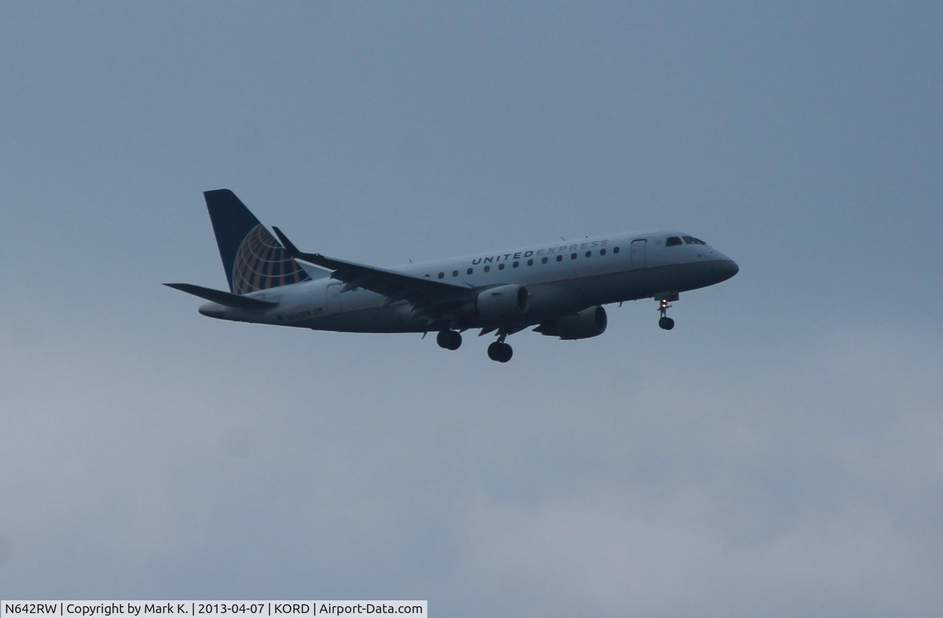 N642RW, 2004 Embraer 170SE (ERJ-170-100SE) C/N 17000063, Shuttle America flight 3529 from Dallas Fort-Worth on final for runway 28.