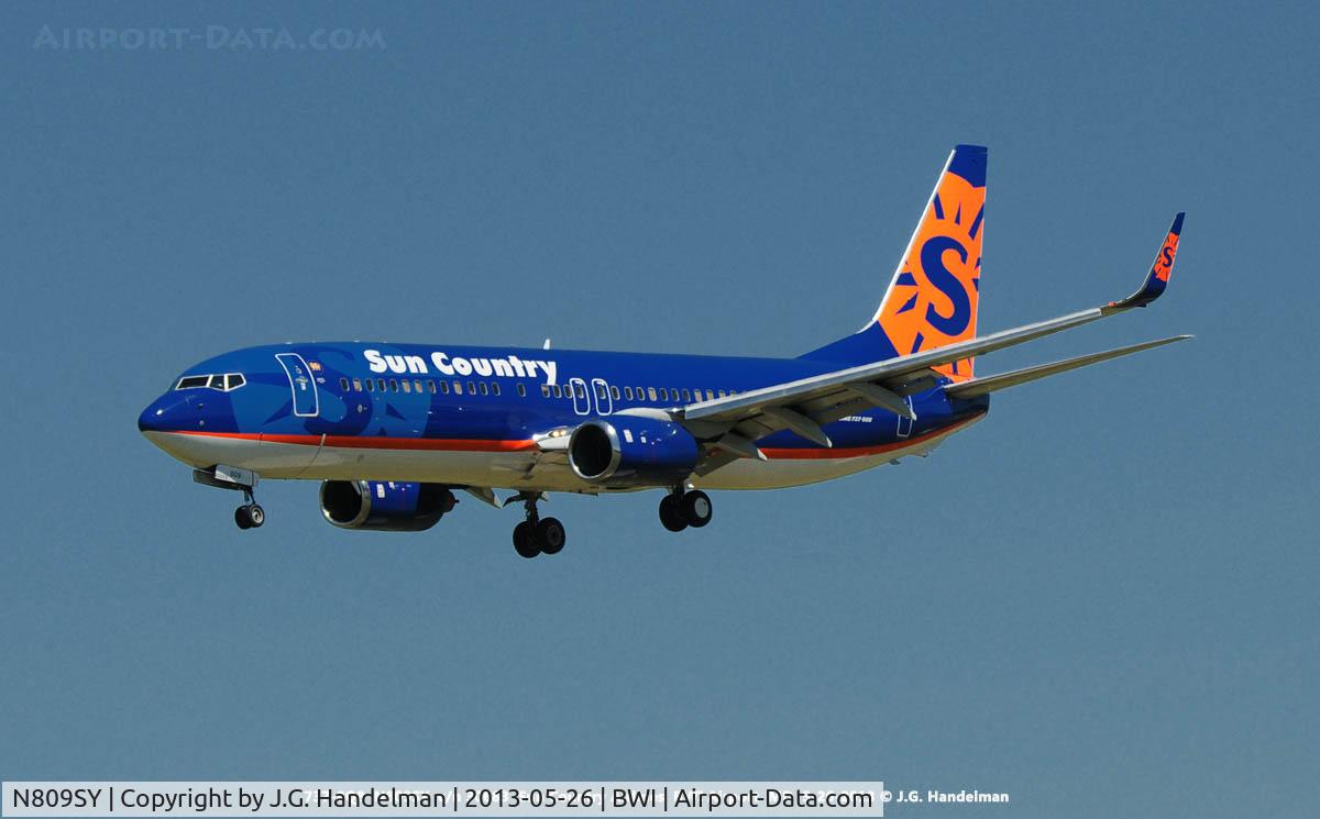 N809SY, 2005 Boeing 737-8Q8 C/N 30683, Final Approach
