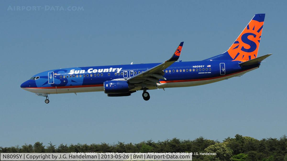 N809SY, 2005 Boeing 737-8Q8 C/N 30683, Near the numbers.