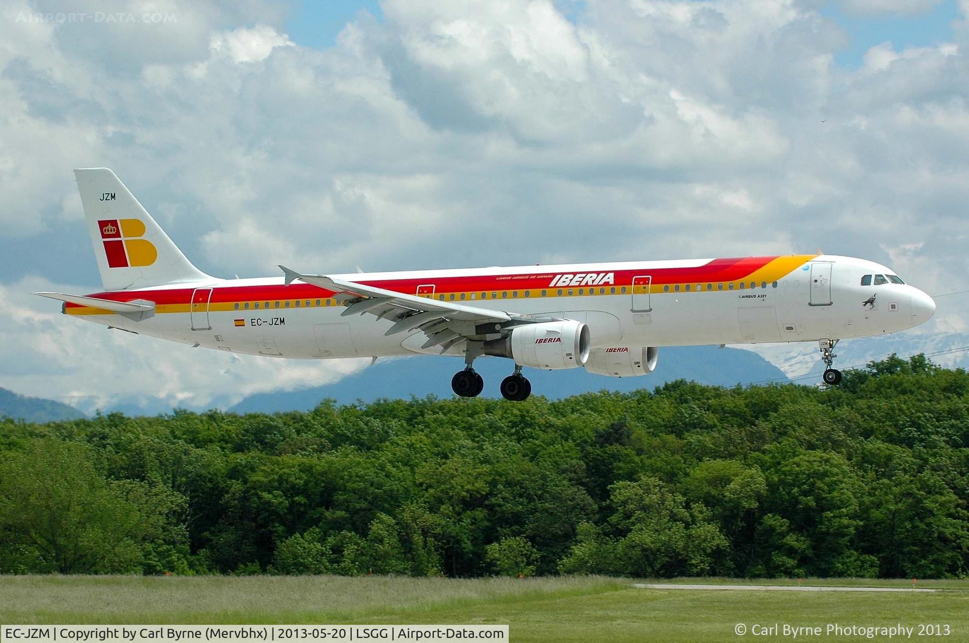 EC-JZM, 2007 Airbus A321-212 C/N 2996, Taken from the park at the 05 threshold.