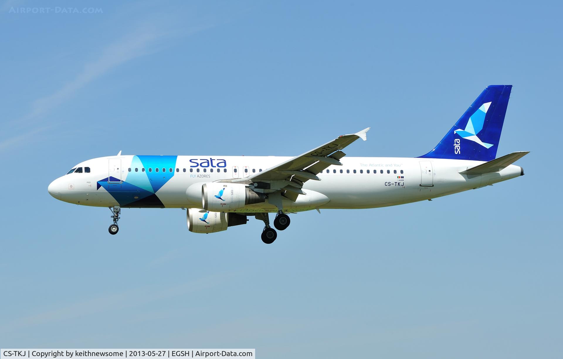 CS-TKJ, 1998 Airbus A320-212 C/N 795, From and to Funchal !