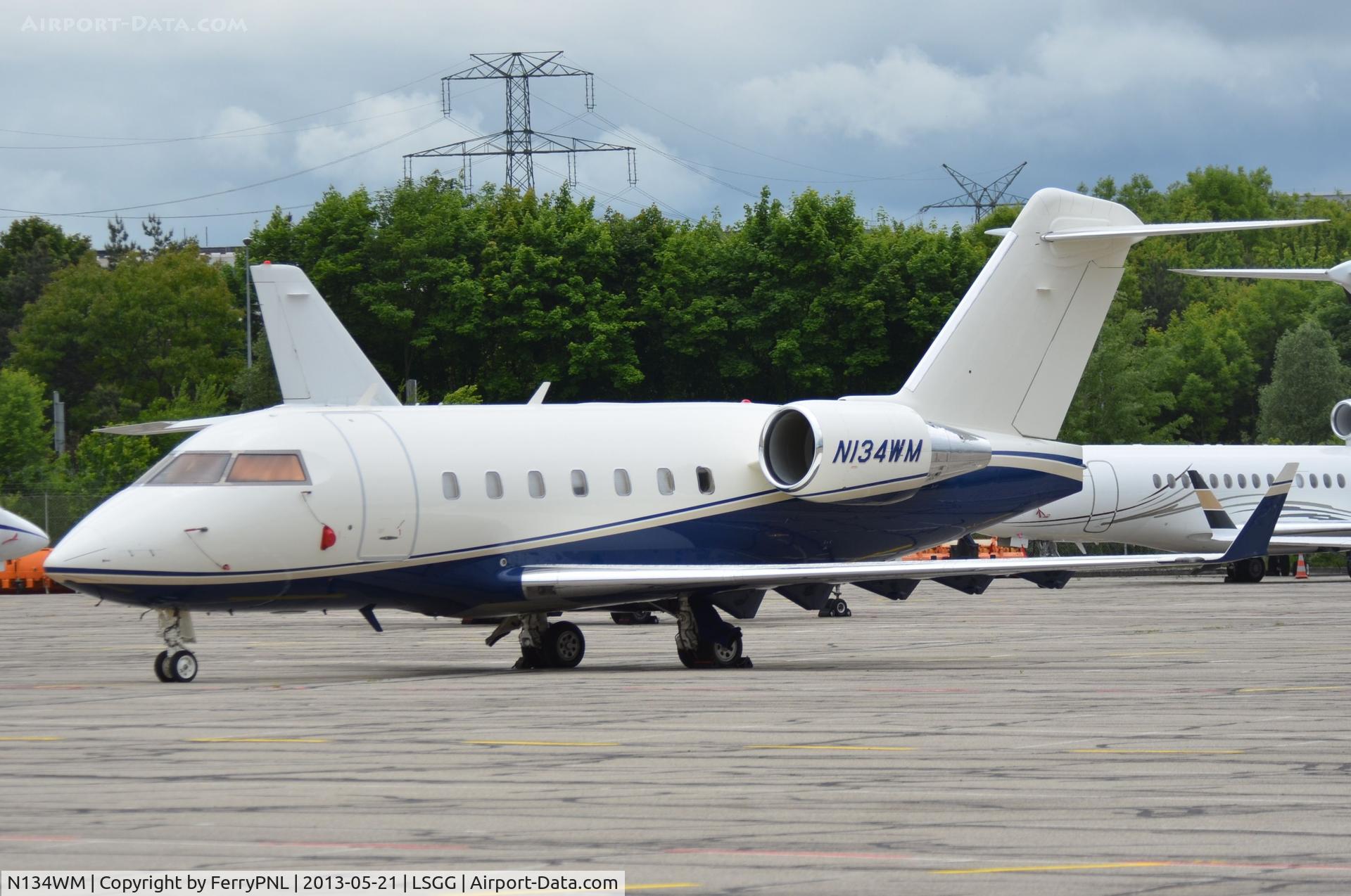 N134WM, 1997 Canadair Challenger 604 (CL-600-2B16) C/N 5340, At the parkinglot in GVA
