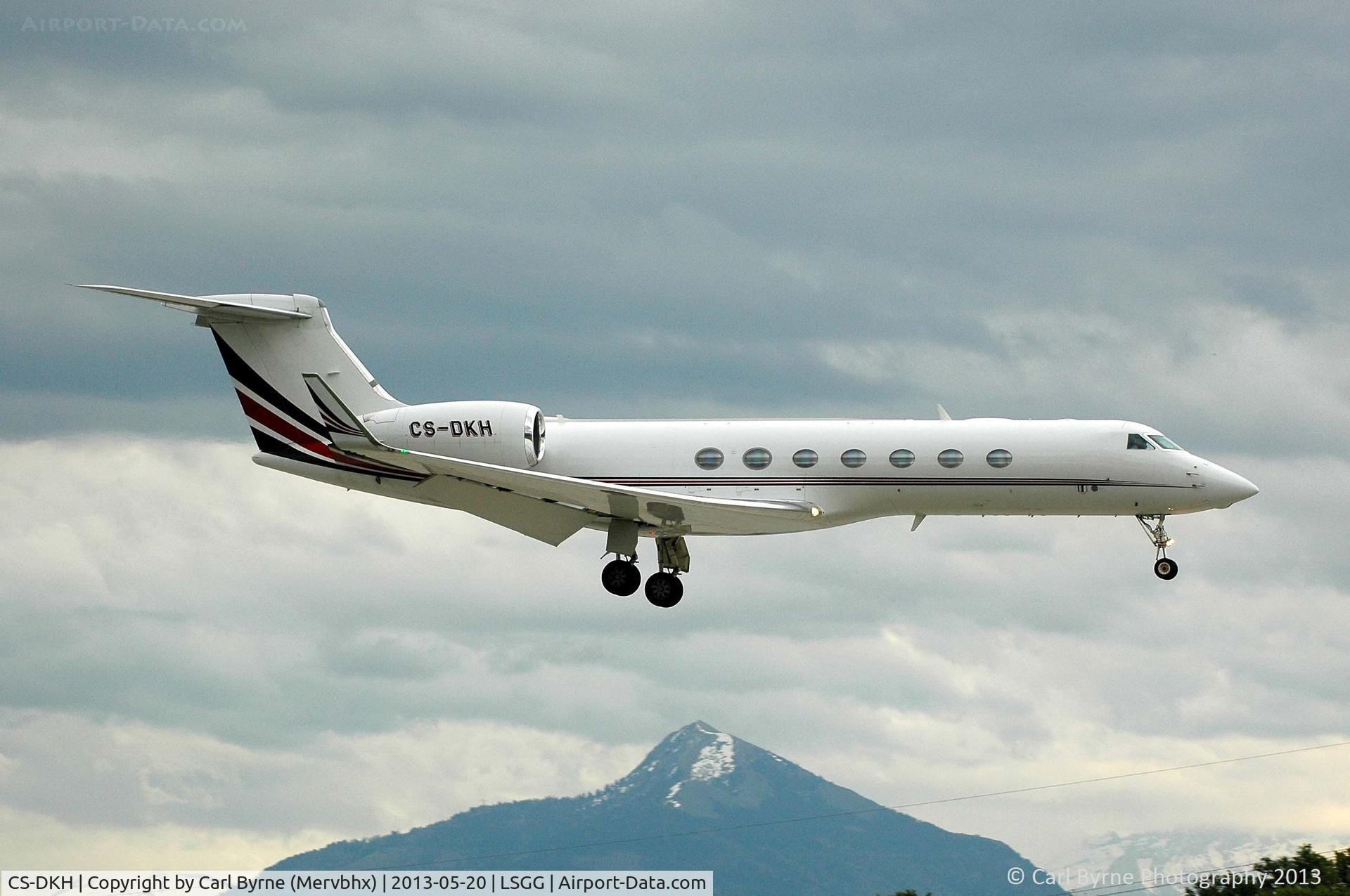CS-DKH, 2007 Gulfstream Aerospace GV-SP (G550) C/N 5150, Taken from the park at the 05 threshold.