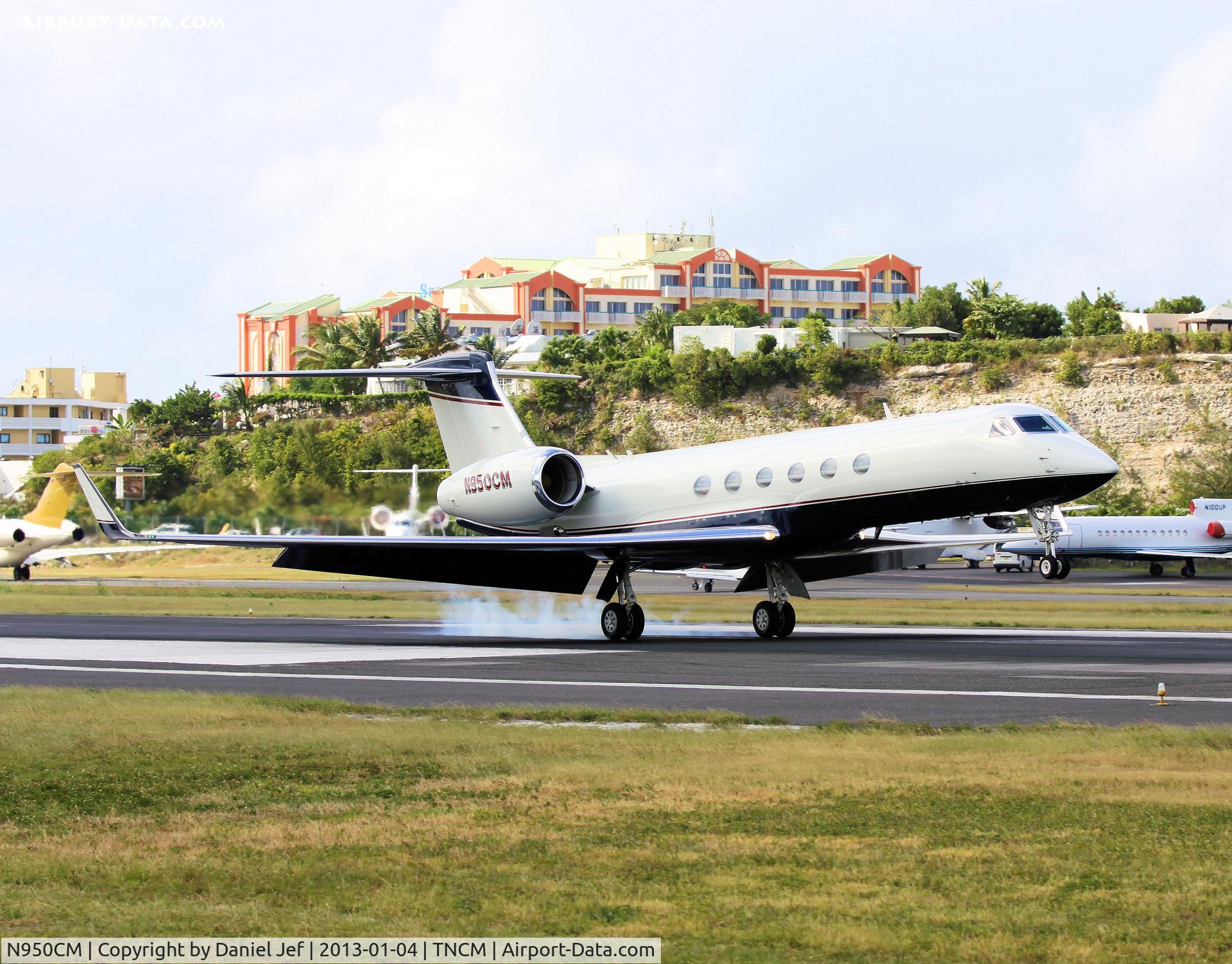 N950CM, 1999 Gulfstream Aerospace G-V C/N 592, N950CM