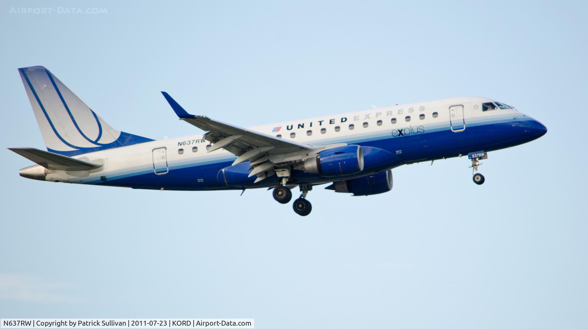 N637RW, 2004 Embraer 170SE (ERJ-170-100SE) C/N 17000051, Landing at KORD 14R