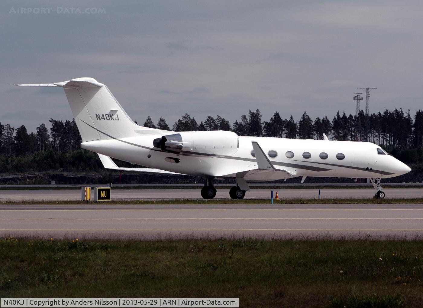 N40KJ, 1988 Gulfstream Aerospace G-IV C/N 1070, Parked at ramp M.