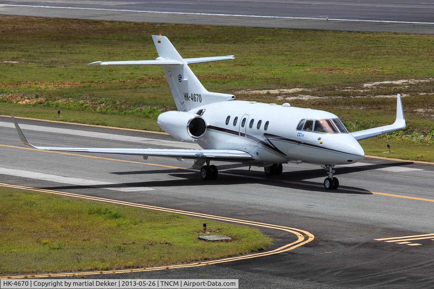 HK-4670, 2000 Raytheon Hawker 800XP C/N 258502, take off SXM