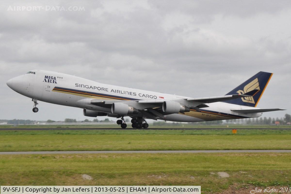 9V-SFJ, 2001 Boeing 747-412F/SCD C/N 26559, Departing EHAM