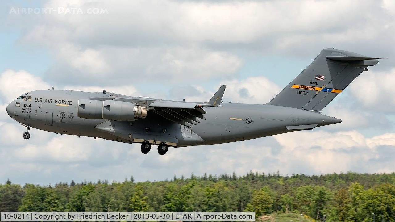 10-0214, 2010 Boeing C-17A Globemaster III C/N 50243, on final RW26