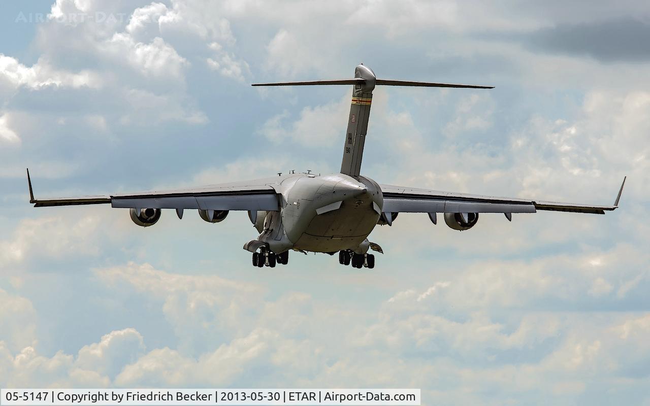 05-5147, 2005 Boeing C-17A Globemaster III C/N P-147, on final RW26