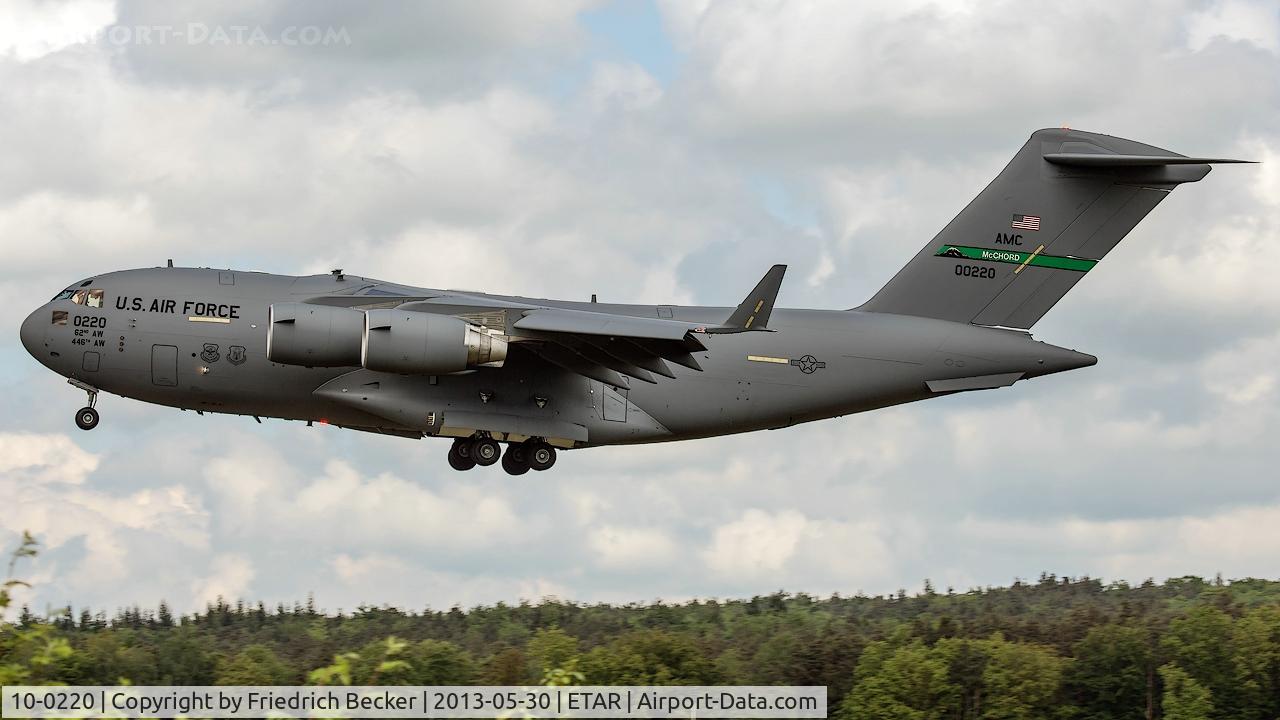 10-0220, 2010 Boeing C-17A Globemaster III C/N P-220, on final RW26