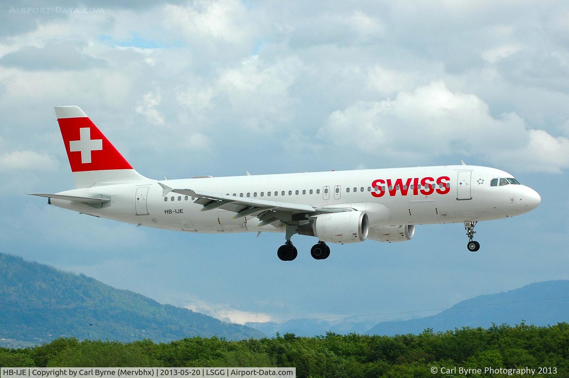 HB-IJE, 1995 Airbus A320-214 C/N 559, Taken from the park at the 05 threshold.