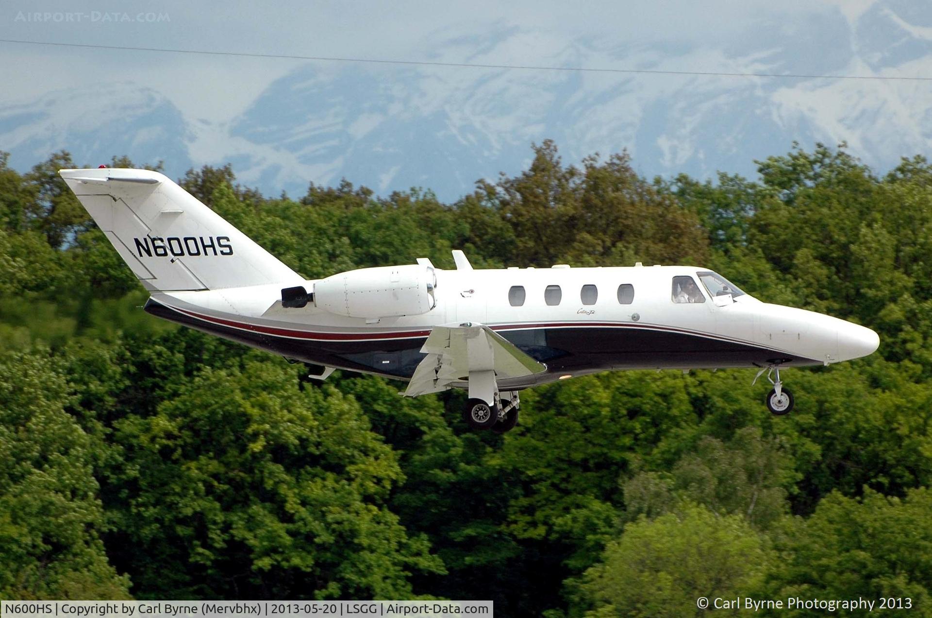 N600HS, 1995 Cessna 525 CitationJet CJ1 C/N 525-0089, Taken from the park at the 05 threshold.