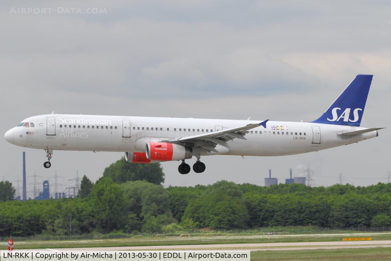 LN-RKK, 2002 Airbus A321-232 C/N 1848, SAS, Airbus A321-232, CN: 1848, Aircraft Name: Svipdag Viking