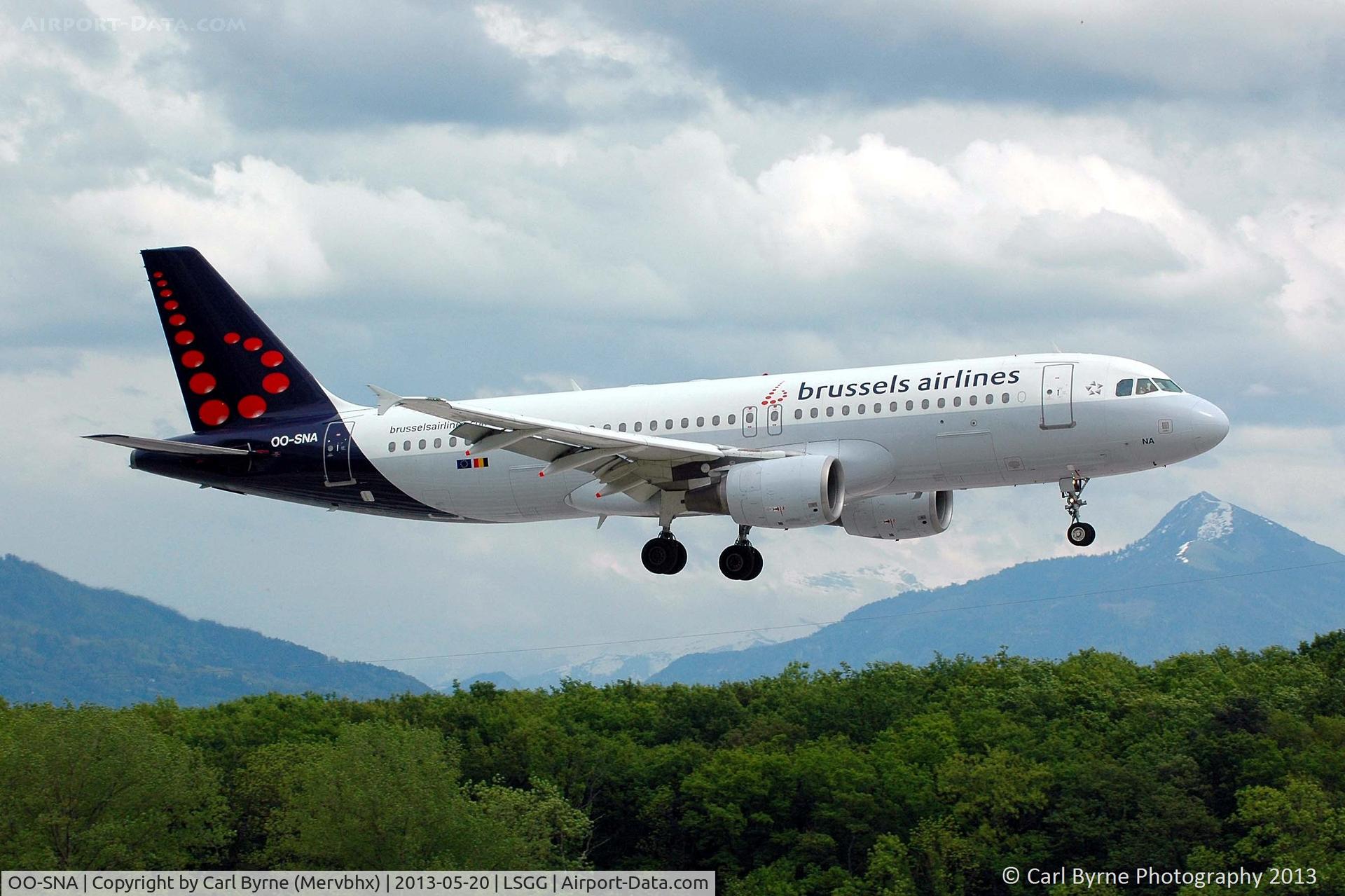 OO-SNA, 2001 Airbus A320-214 C/N 1441, Taken from the park at the 05 threshold.