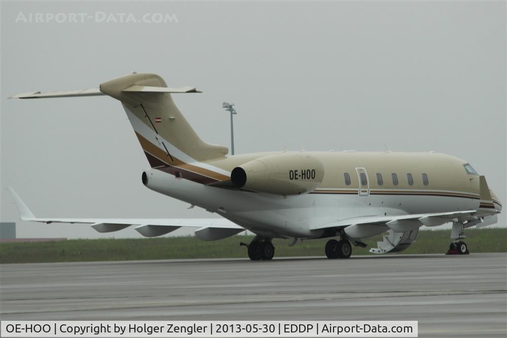 OE-HOO, 2005 Bombardier Challenger 300 (BD-100-1A10) C/N 20079, Visitor on GAT....