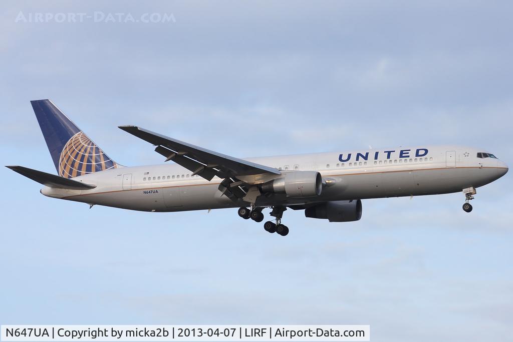 N647UA, 1992 Boeing 767-322 C/N 25284, Landing