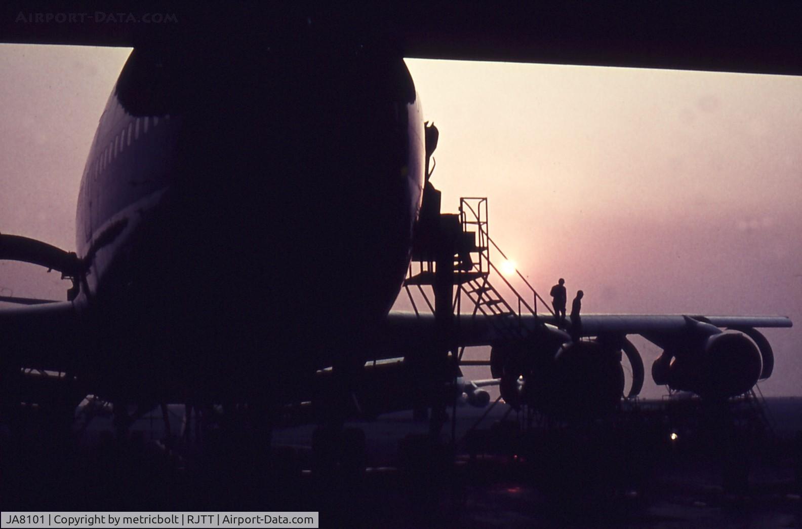 JA8101, 1970 Boeing 747-146 C/N 19725, Sunrise at the JAL HND maintenance hangar,May 1971