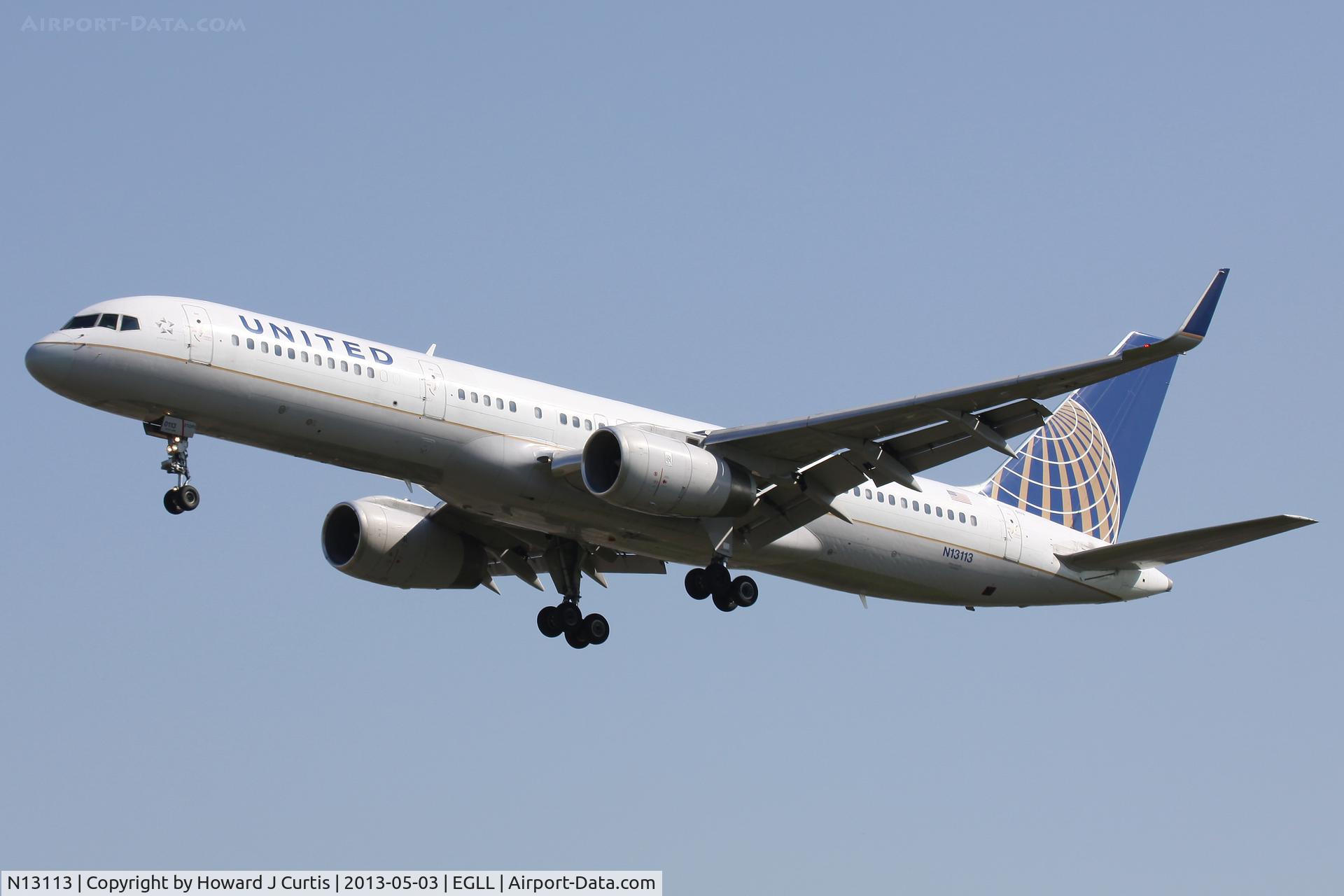 N13113, 1995 Boeing 757-224 C/N 27555, United Airlines, on approach to runway 27L.