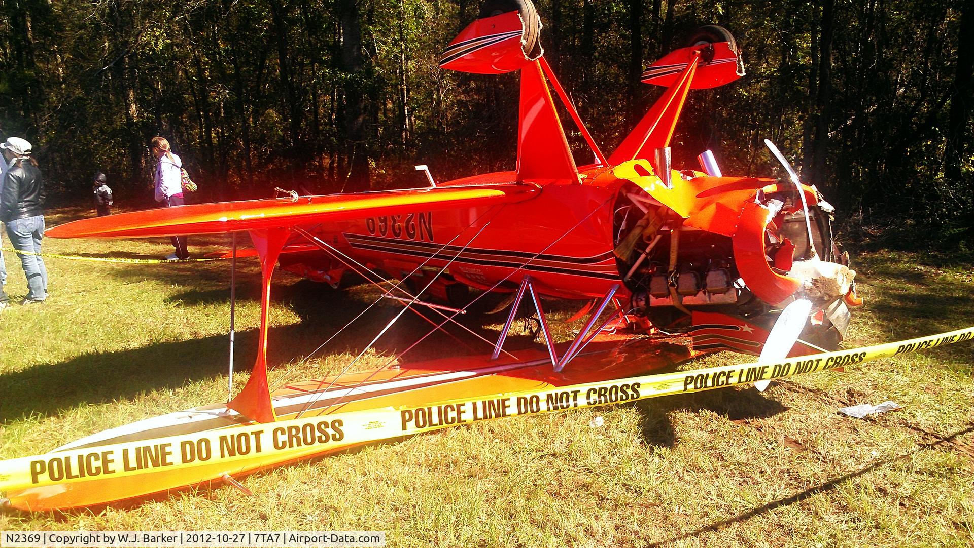 N2369, 1973 Stolp SA-300 Starduster Too C/N DB-1, Too many bounces on landing.