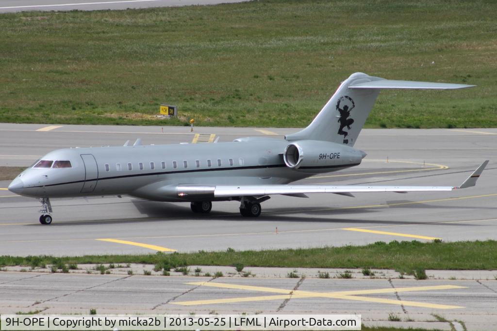 9H-OPE, 2011 Bombardier BD-700-1A10 Global Express C/N 9440, Taxiing