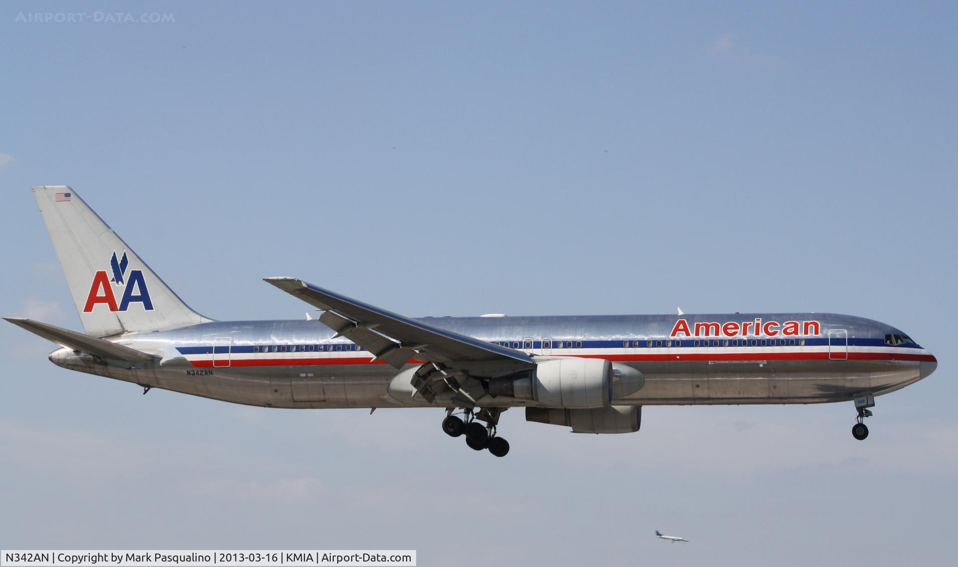 N342AN, 2002 Boeing 767-323ER C/N 33081, Boeing 767-300