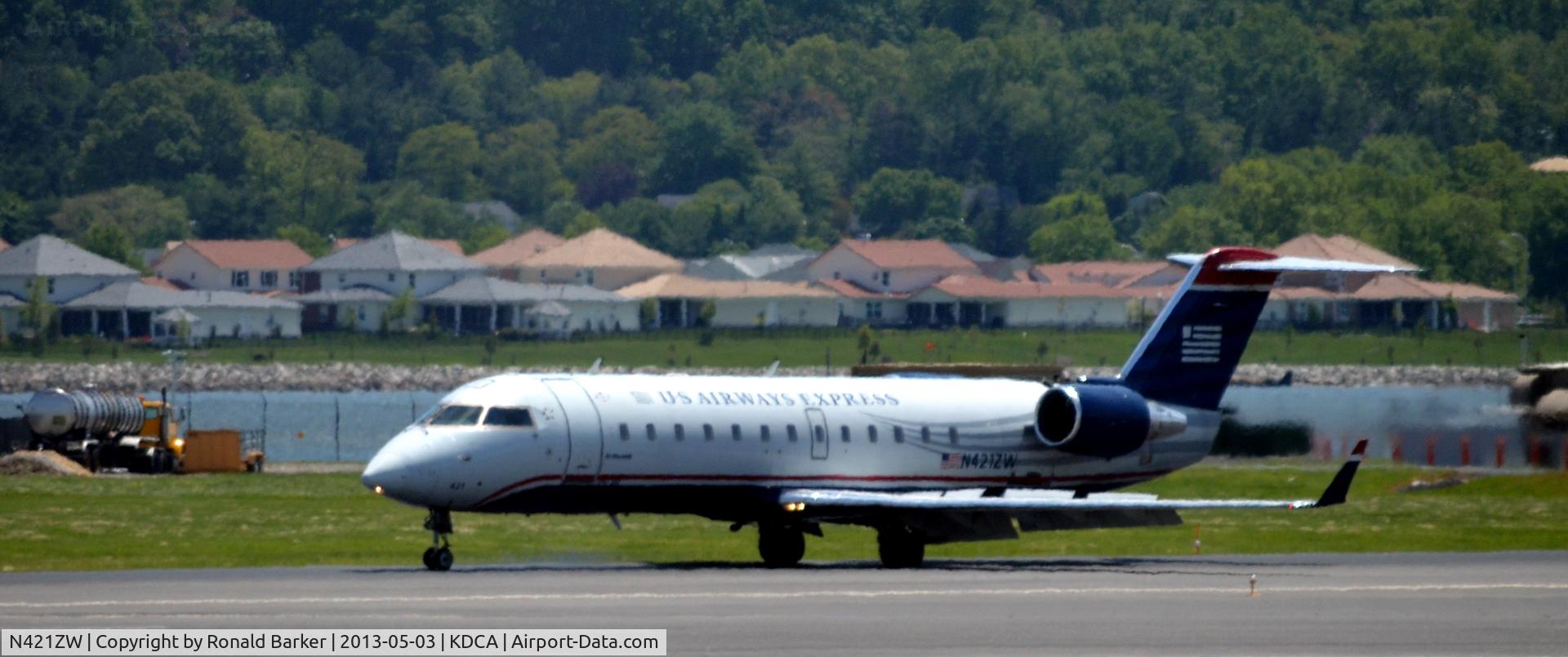 N421ZW, 1999 Bombardier CRJ-200ER (CL-600-2B19) C/N 7346, Landing DCA