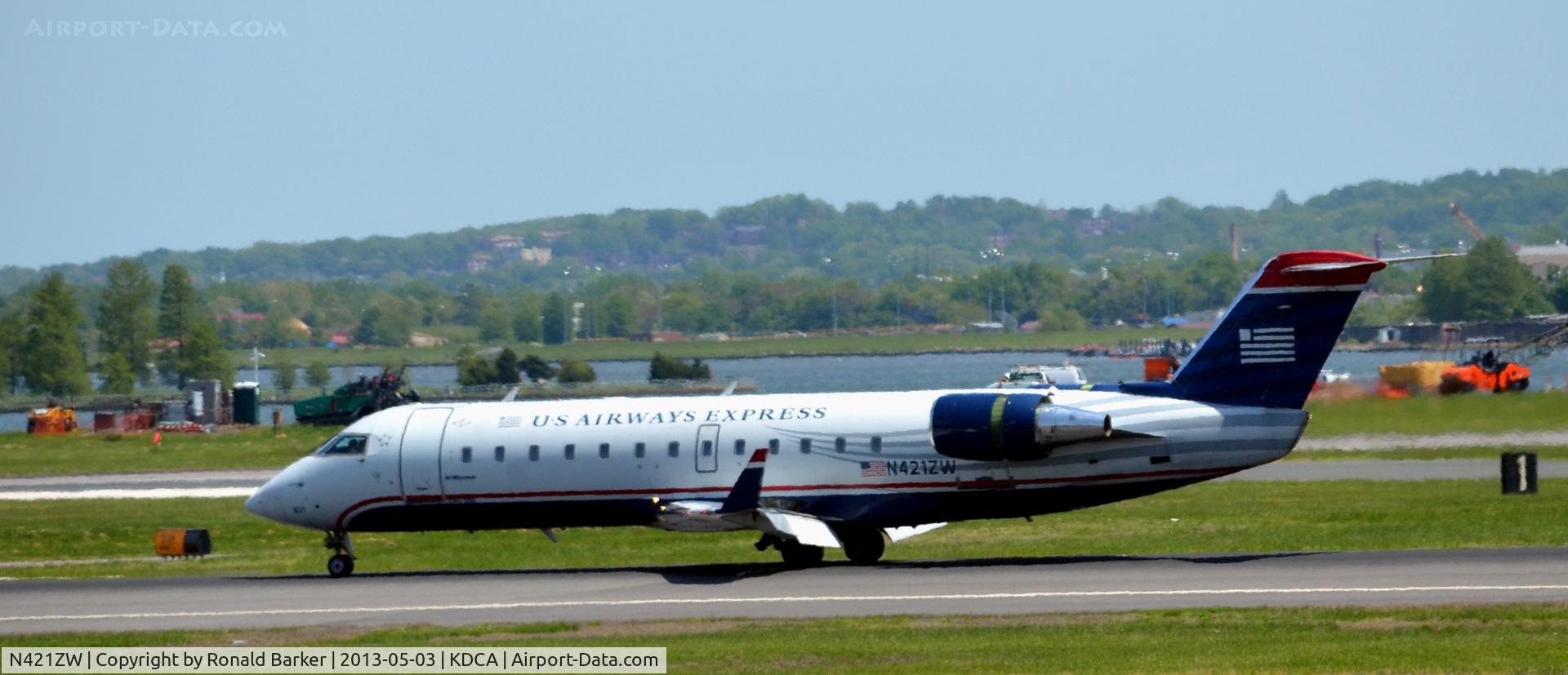 N421ZW, 1999 Bombardier CRJ-200ER (CL-600-2B19) C/N 7346, Landing DCA