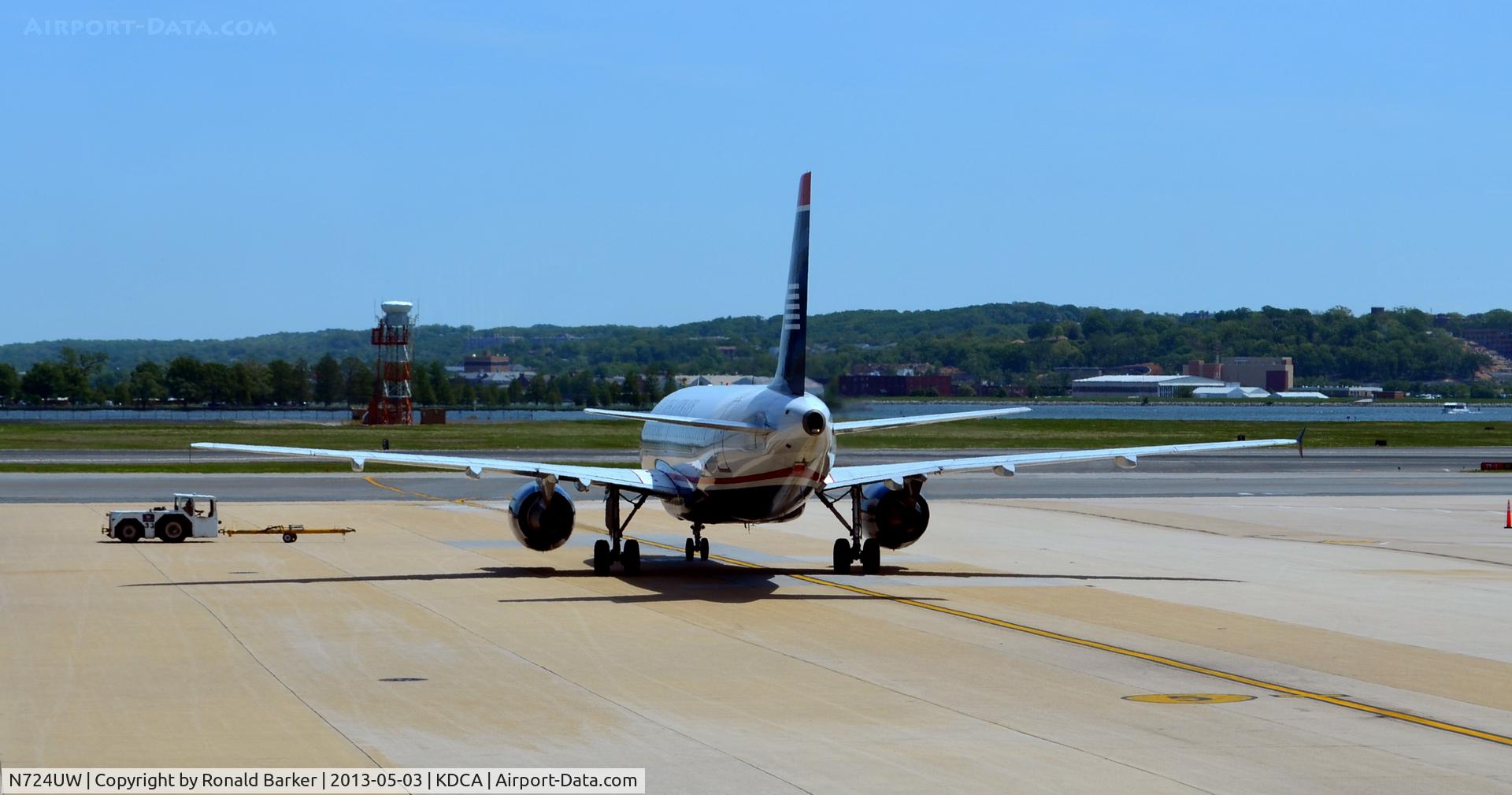 N724UW, 1999 Airbus A319-112 C/N 1122, Taxi DCA