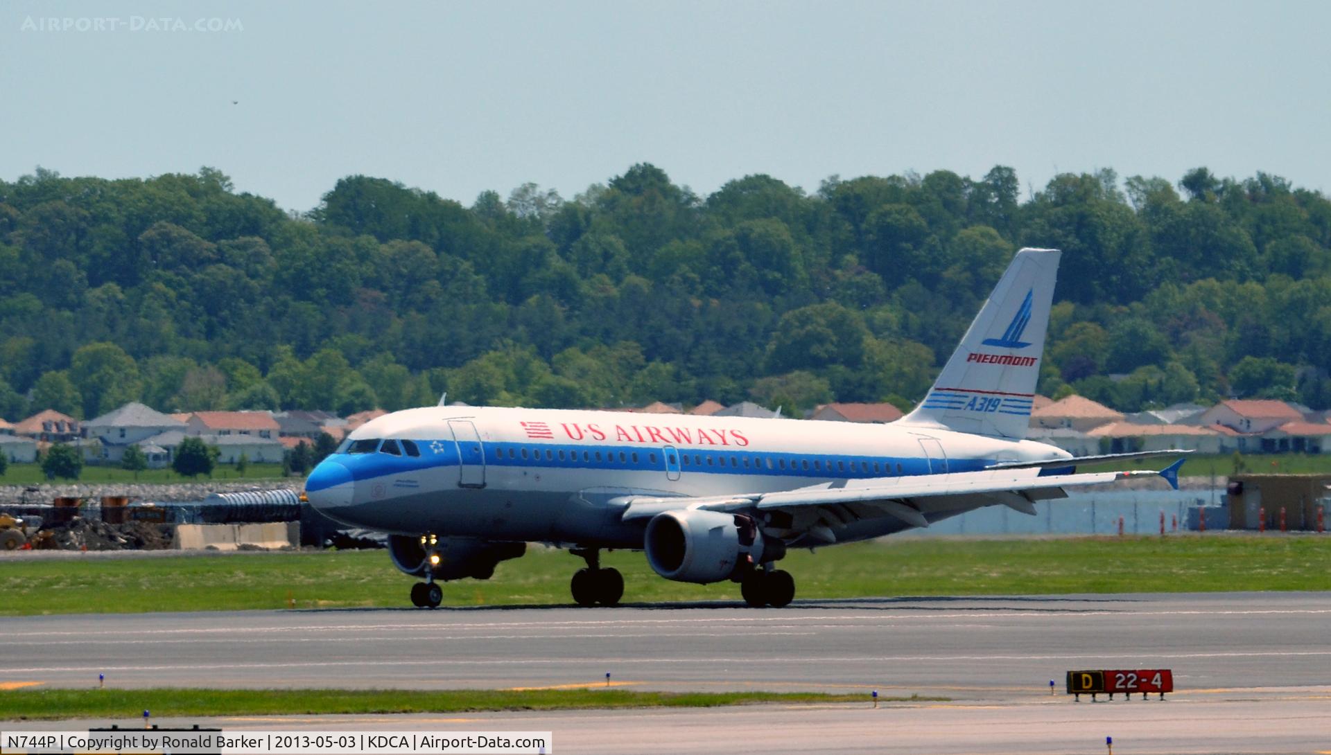 N744P, 2000 Airbus A319-112 C/N 1287, Landing DCA