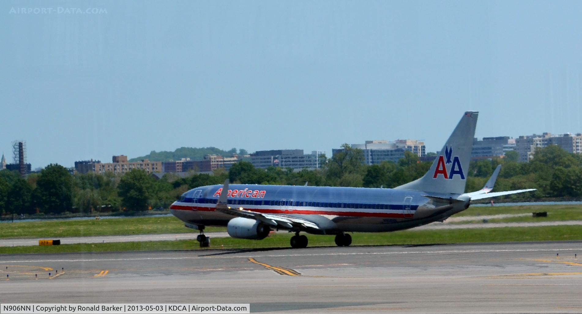 N906NN, 2012 Boeing 737-823 C/N 31155, Nose wheel lift off DCA