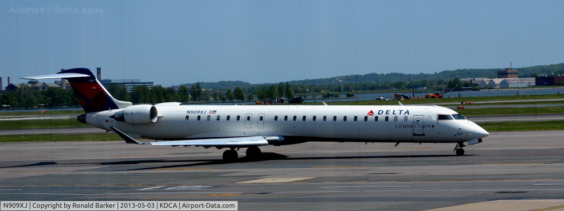 N909XJ, 2007 Bombardier CRJ-900ER (CL-600-2D24) C/N 15141, Taxi DCA