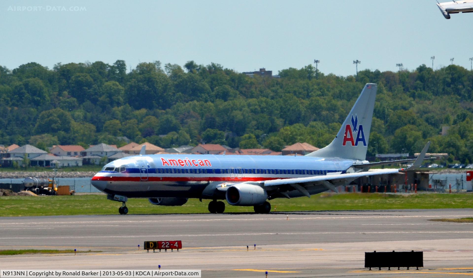 N913NN, 2013 Boeing 737-823 C/N 29571, Landing DCA