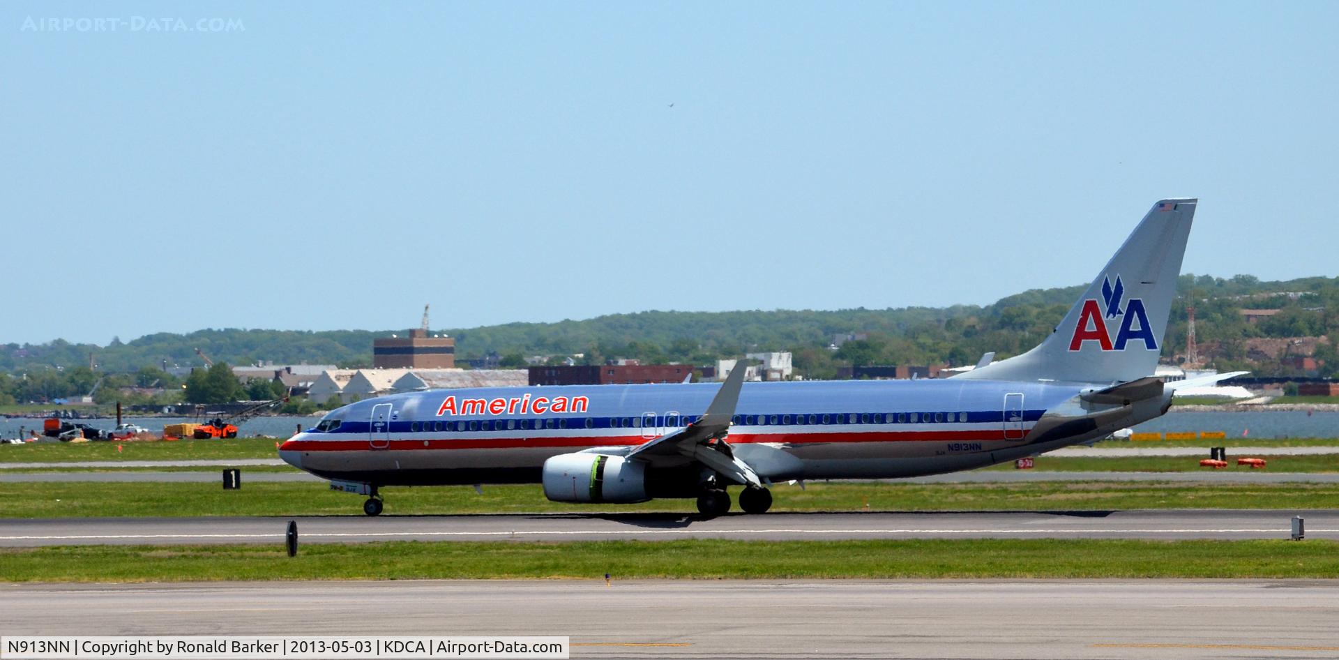 N913NN, 2013 Boeing 737-823 C/N 29571, Landing roll DCA
