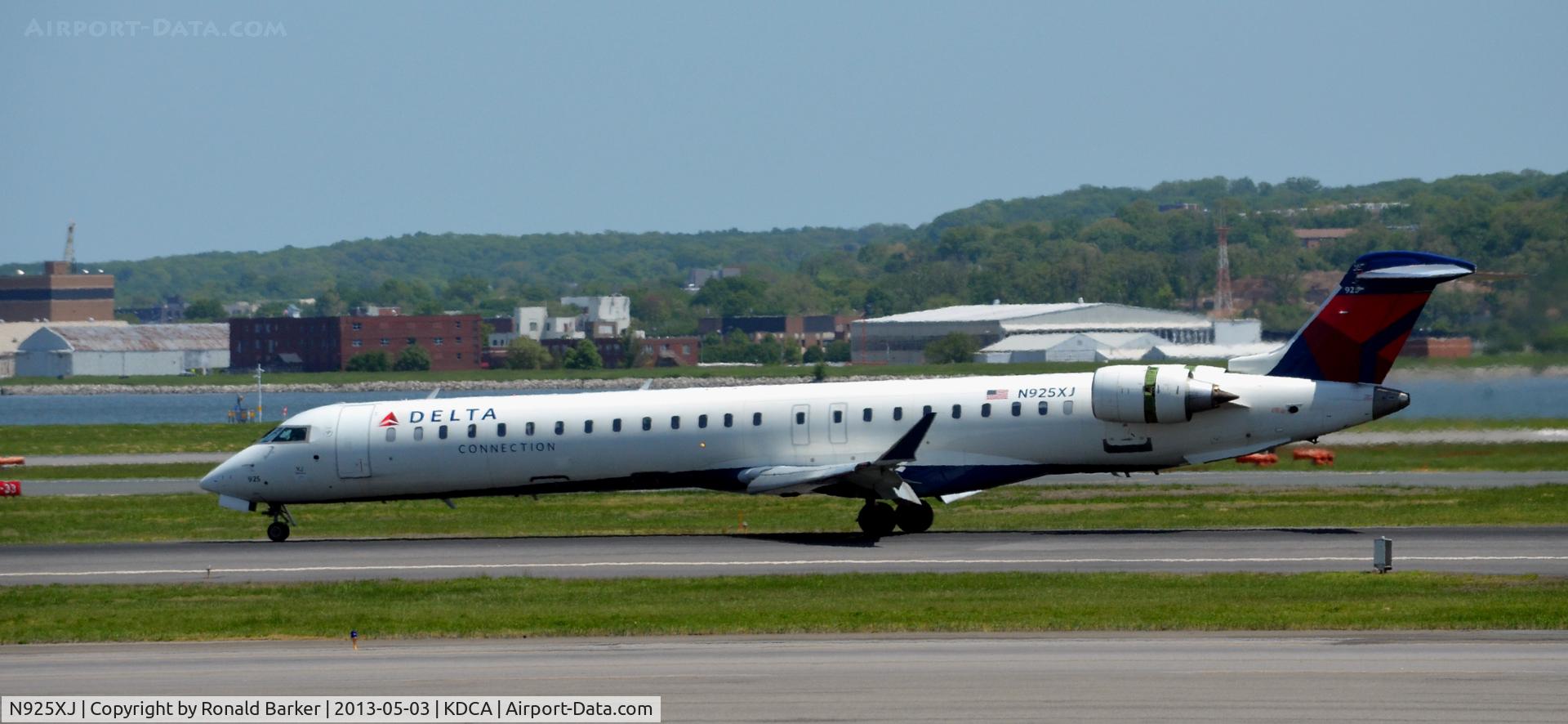 N925XJ, 2008 Canadair CRJ-900ER (CL-600-2D24) C/N 15183, Landing roll DCA