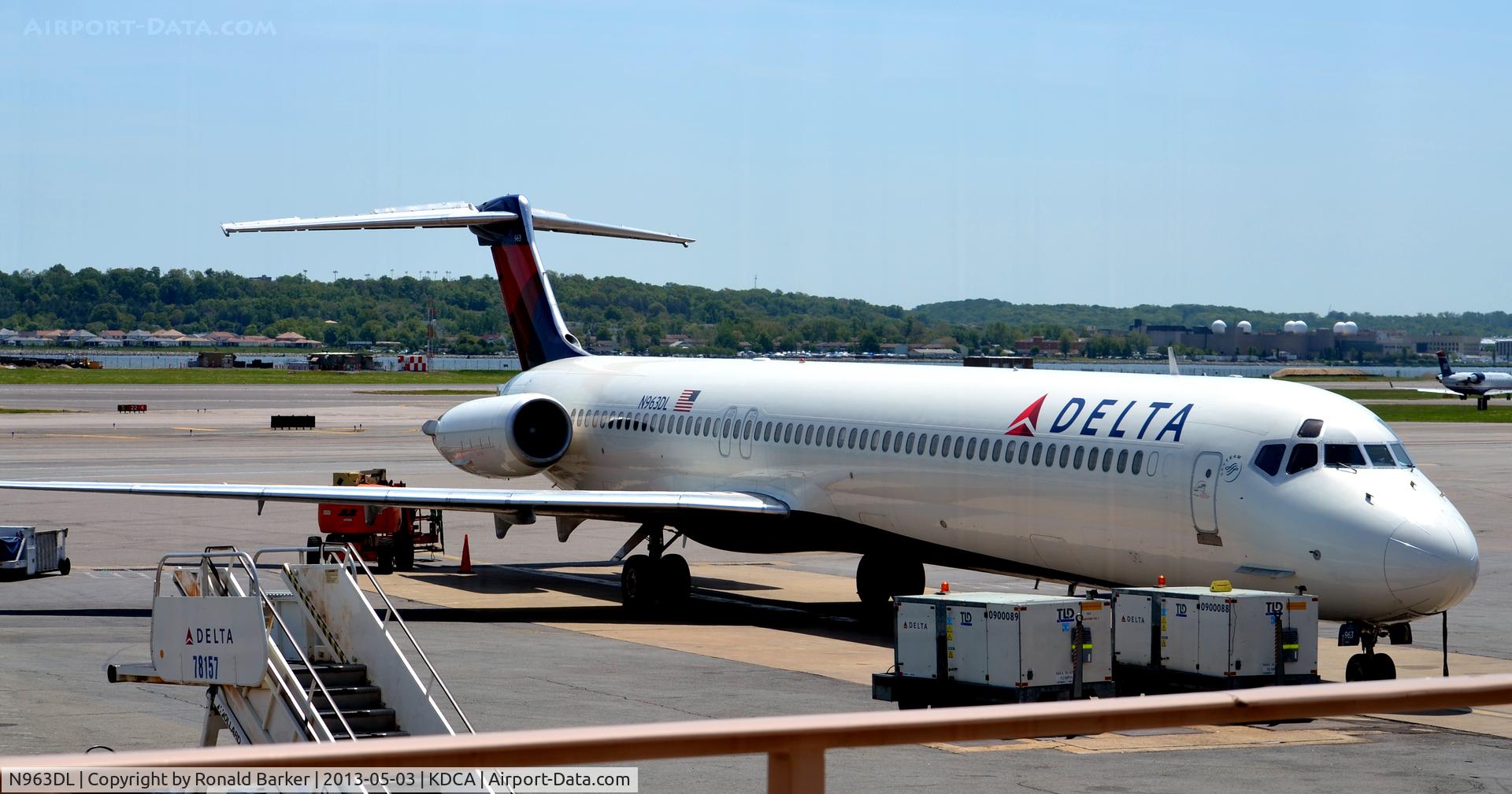 N963DL, 1990 McDonnell Douglas MD-88 C/N 49982, DCA VA