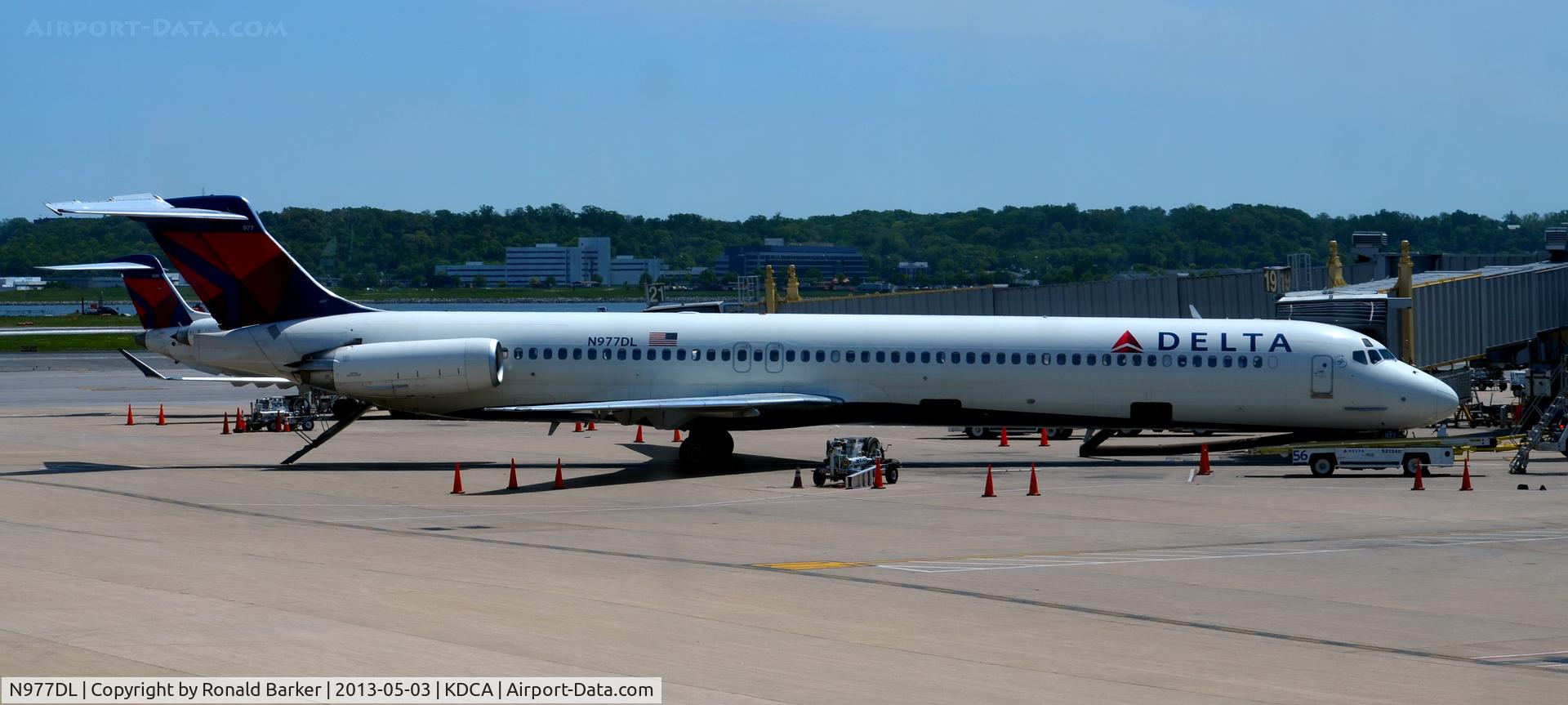 N977DL, 1991 McDonnell Douglas MD-88 C/N 53258, DCA VA