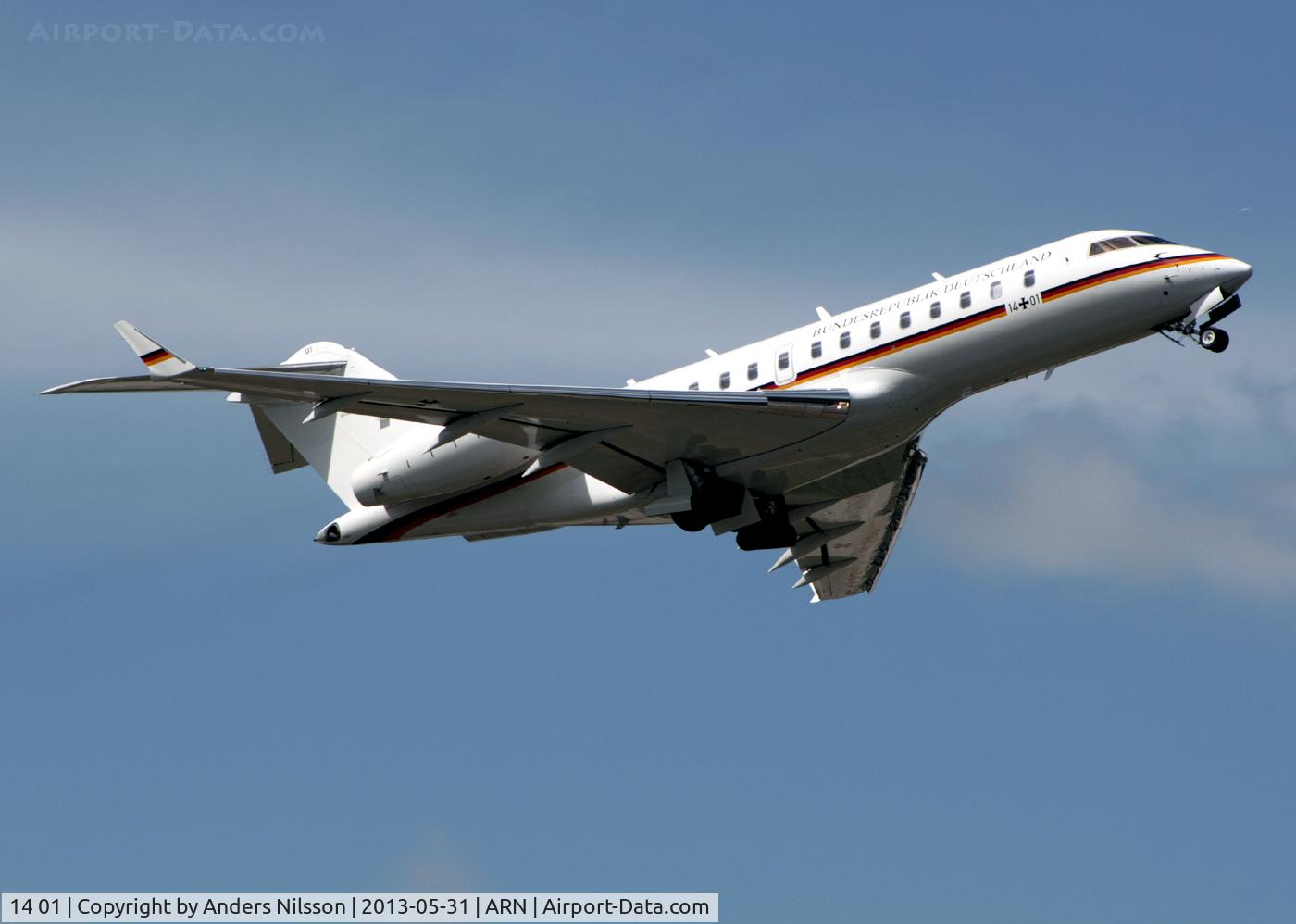 14 01, 2011 Bombardier BD-700-1A11 Global 5000 C/N 9395, Departing runway 08.