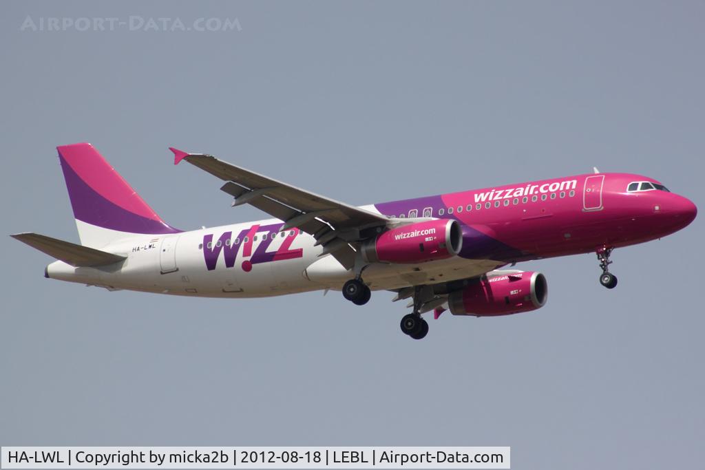HA-LWL, 2011 Airbus A320-232 C/N 4736, Landing